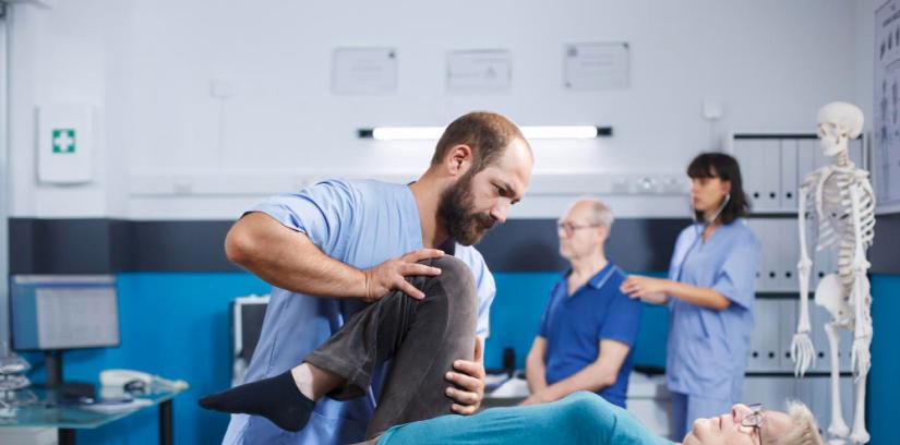 Why Are Orthopaedic Surgeons in Udaipur Recommending Robotic Knee Replacement?